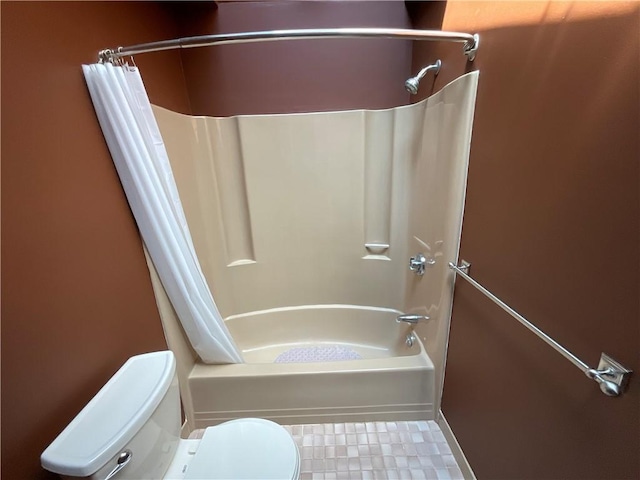 511 Child St Unit 101, Warren, RI 02885 - bathroom featuring shower / tub combo with curtain and toilet