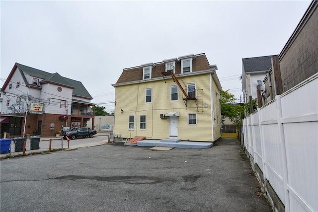 534 Lonsdale Ave, Central Falls, RI 02863 - photo 5