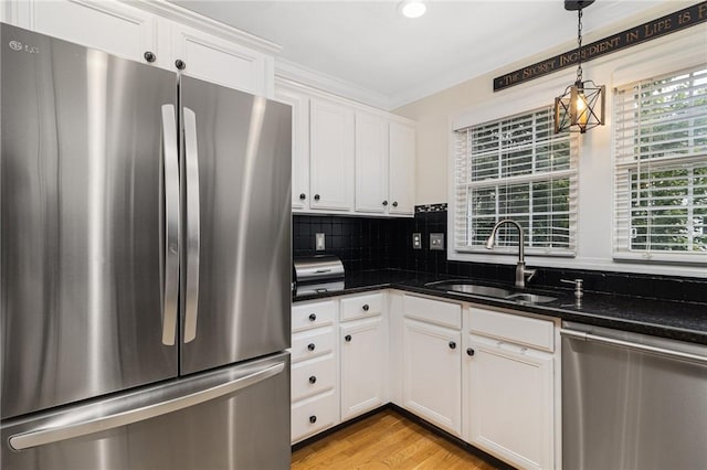 88 Red Brook Ln Unit 88, West Warwick, RI 02893 - kitchen featuring stainless steel appliances, white cabinets, decorative light fixtures, decorative backsplash, and light wood-type flooring