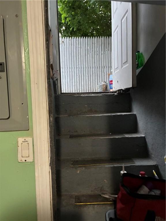 121 Murray St, Providence, RI 02909 - view of stairway