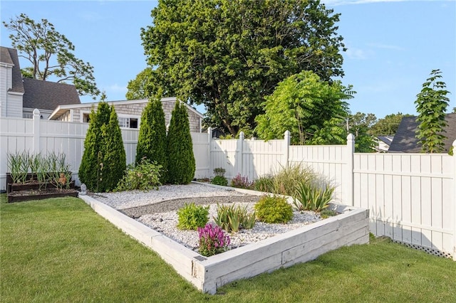 1 Adelaide Ave, Bristol, RI 02809 - view of yard