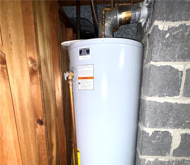 51 Old Carriage Rd, West Warwick, RI 02893 - utilities featuring water heater