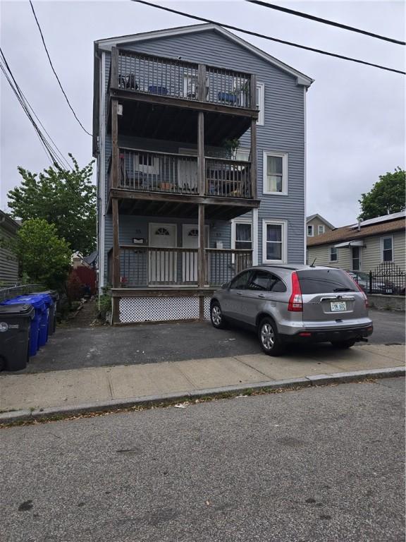 33 Chambers St, Providence, RI 02907 - view of property featuring a balcony