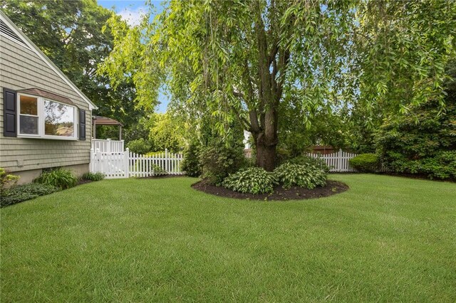 25 Rosewood Dr, North Providence, RI 02904 - view of yard featuring view of scattered trees