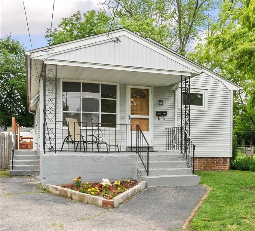 30 Pond St, West Warwick, RI 02893 - bungalow-style home featuring a porch and a front yard