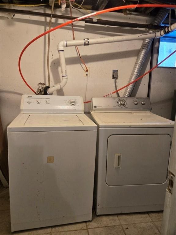 133 Byfield St, Providence, RI 02905 - laundry room featuring washing machine and clothes dryer
