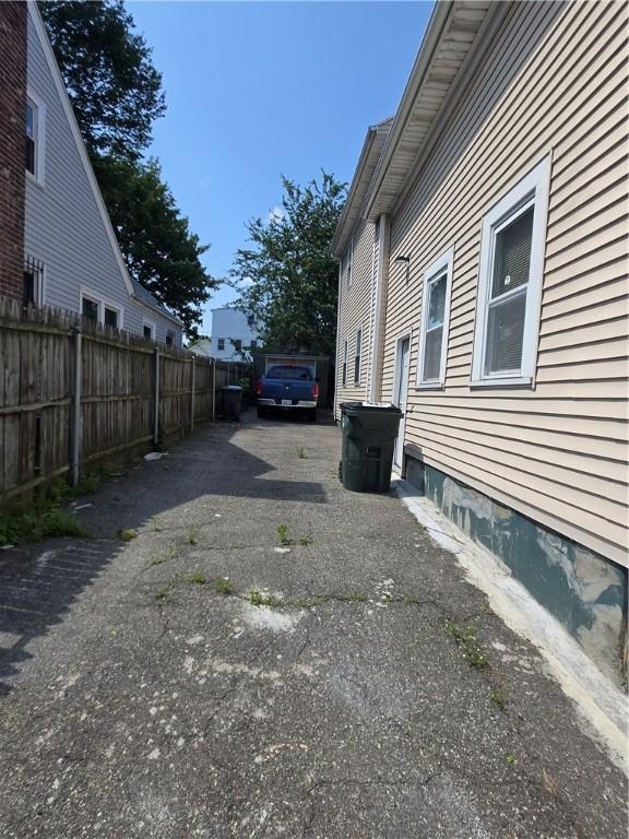 133 Byfield St, Providence, RI 02905 - view of side of home