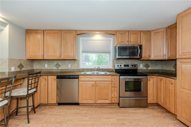 40 Lufkin Ct, Warwick, RI 02888 - kitchen with stainless steel appliances, light wood-style floors, and dark countertops
