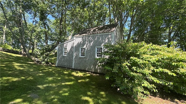 815 Beacon Hill Rd, Block Island, RI 02807 - view of side of home with a lawn