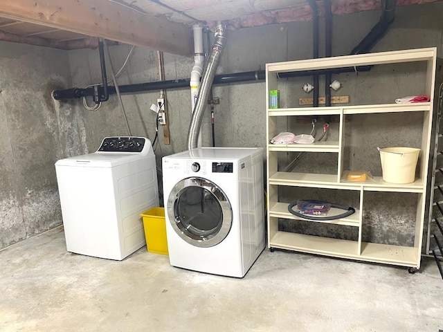 141 Sturbridge Dr, Warwick, RI 02886 - laundry room with washer and clothes dryer
