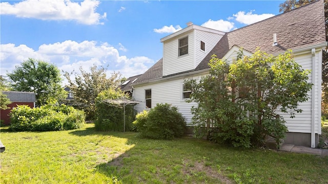 92 Glendale Dr, West Warwick, RI 02893 - view of grassy yard