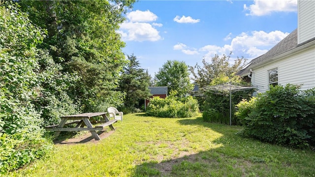 92 Glendale Dr, West Warwick, RI 02893 - view of grassy yard