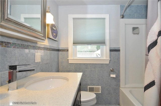 62 Stone Ave, Warwick, RI 02889 - full bath featuring tile walls, vanity, shower / bath combo with shower curtain, and wainscoting