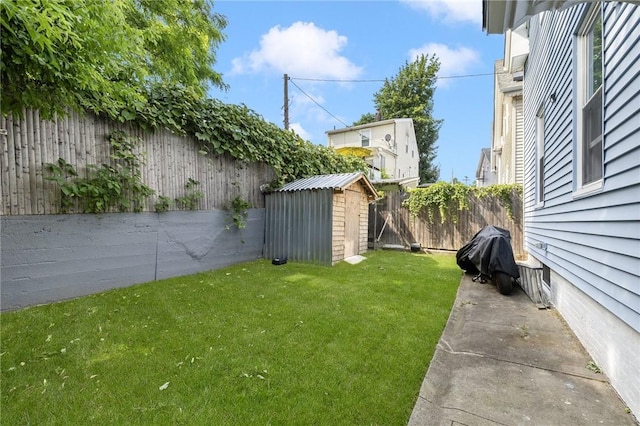 2 Palfrey Pl, Providence, RI 02909 - fenced backyard with a storage unit