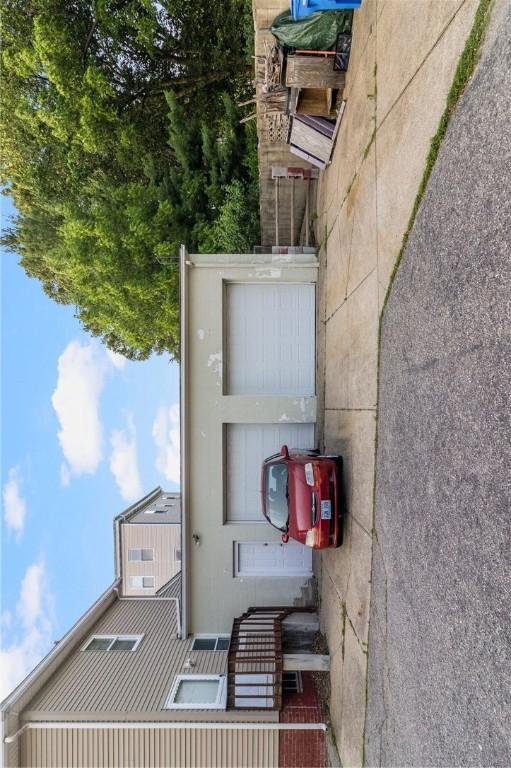 598 Laurel Hill Ave, Cranston, RI 02920 - exterior view