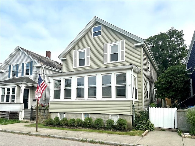 91 Van Zandt Ave, Newport, RI 02840 - photo 2