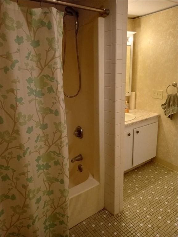 510 Child St Unit 106C, Warren, RI 02885 - full bath with shower / bathtub combination with curtain and vanity