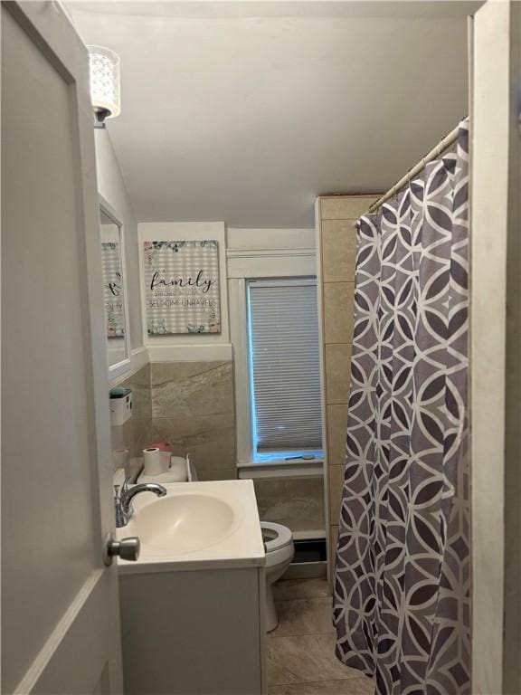 282 Oxford St, Providence, RI 02905 - full bath featuring vanity, a shower with curtain, and tile patterned flooring