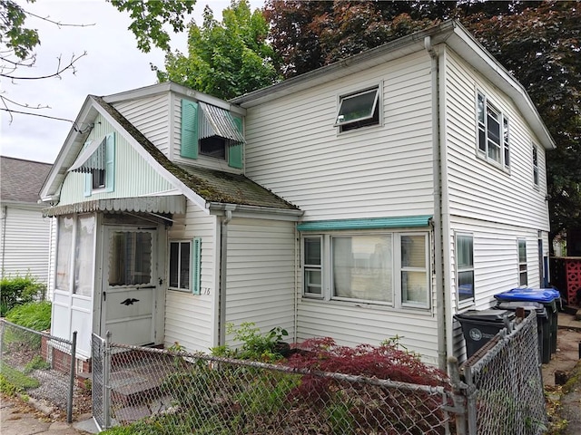 16 Horton St, Providence, RI 02904 - view of front of home with a sunroom