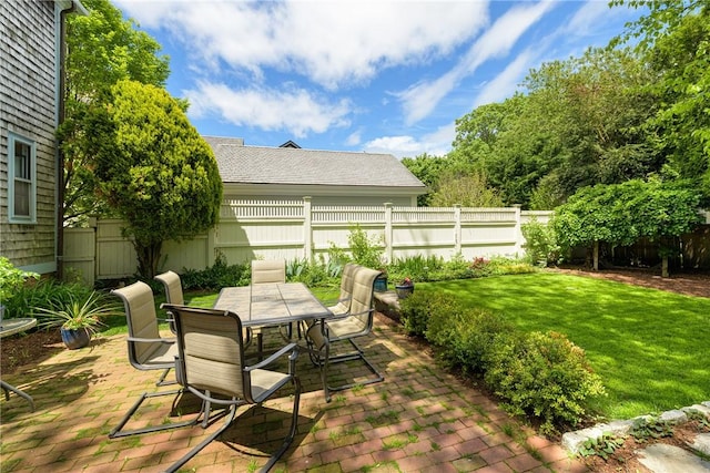 47 Second St, Newport, RI 02840 - fenced backyard with a patio area and outdoor dining area