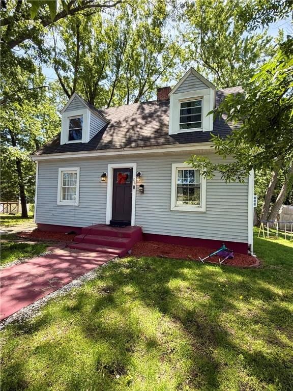 26 Westmore St, Providence, RI 02910 - cape cod house featuring a front yard