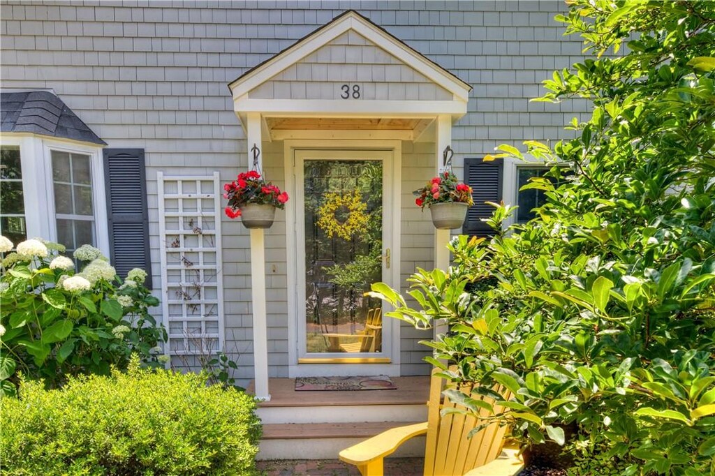 38 Highland Ave, Barrington, RI 02806 - photo 1
