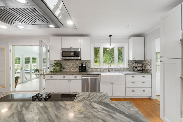 15 Bestwick Trl, Coventry, RI 02816 - kitchen featuring appliances with stainless steel finishes, ornamental molding, healthy amount of natural light, tasteful backsplash, and light wood-style floors