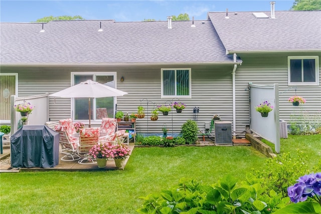 125 Smith Ave Unit 4C, Smithfield, RI 02828 - rear view of property featuring a shingled roof and a yard