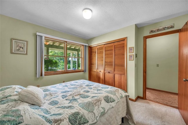 146 Balsam Rd, South Kingstown, RI 02879 - bedroom featuring carpet, a closet, and a textured ceiling