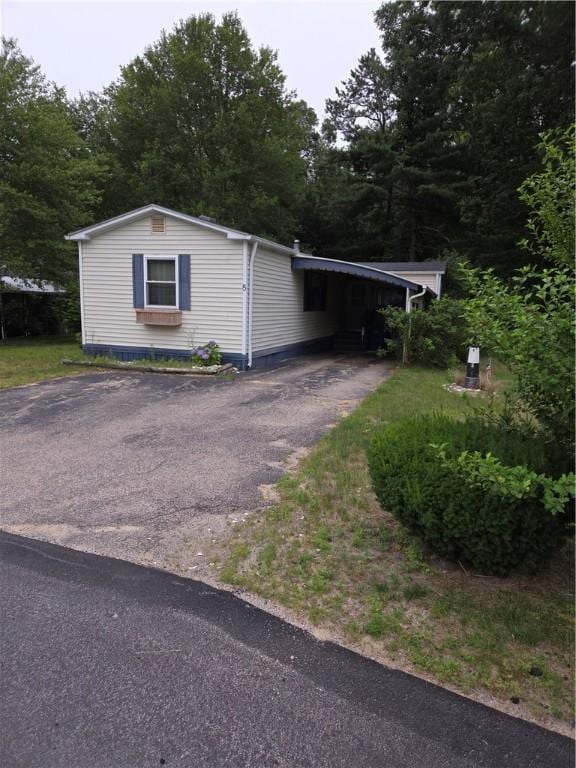 5 Cantaberry Ln, Coventry, RI 02816 - manufactured / mobile home featuring driveway and an attached carport