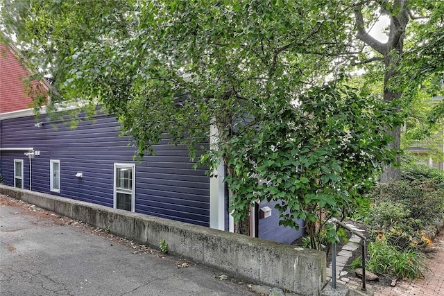 2 Burrs Ln, Providence, RI 02904