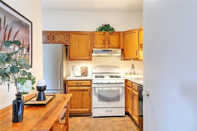 2 Burrs Ln, Providence, RI 02904