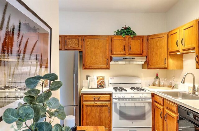2 Burrs Ln, Providence, RI 02904