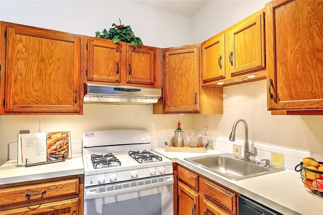 2 Burrs Ln, Providence, RI 02904
