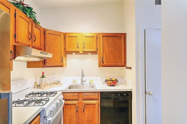 2 Burrs Ln, Providence, RI 02904