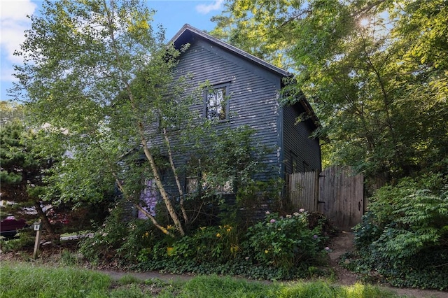 52 Spring St, South Kingstown, RI 02879 - view of side of property