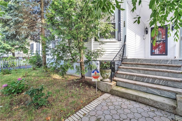 199 Linwood Ave, Providence, RI 02907 - entrance to property