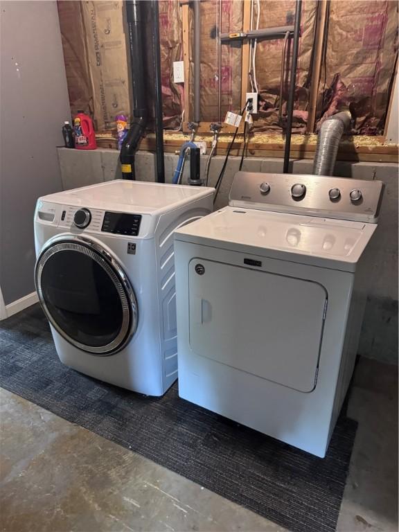 27 Brook St, West Warwick, RI 02893 - laundry room with washer and dryer