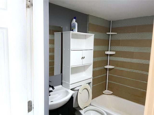 84 Tell St Unit 4A, Providence, RI 02909 - bathroom with vanity and bathing tub / shower combination