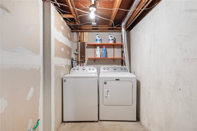 185 Sunnybrook Dr, North Kingstown, RI 02852 - laundry area featuring washing machine and clothes dryer
