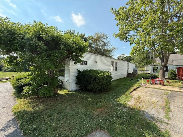 225 Brayton Ave, Tiverton, RI 02878 - view of side of home