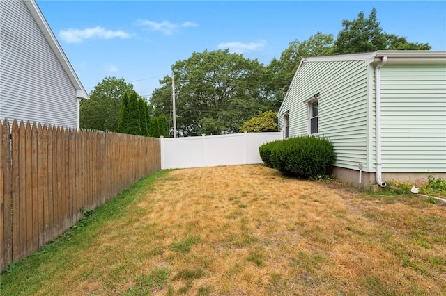 2 Glen Dr, Warwick, RI 02889 - view of yard