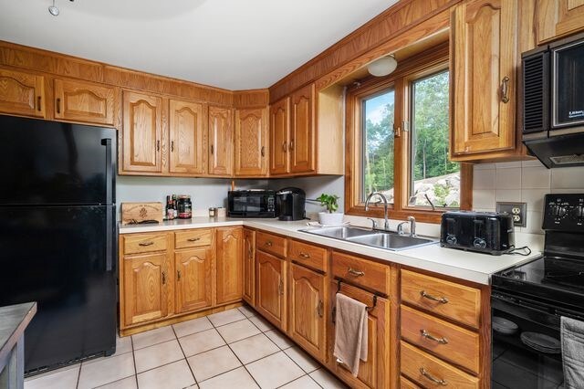 215 Manila Ave, Woonsocket, RI 02895 - photo 28