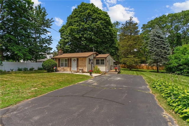 37 Ridge Rd, East Greenwich, RI 02818 - view of front of house with driveway