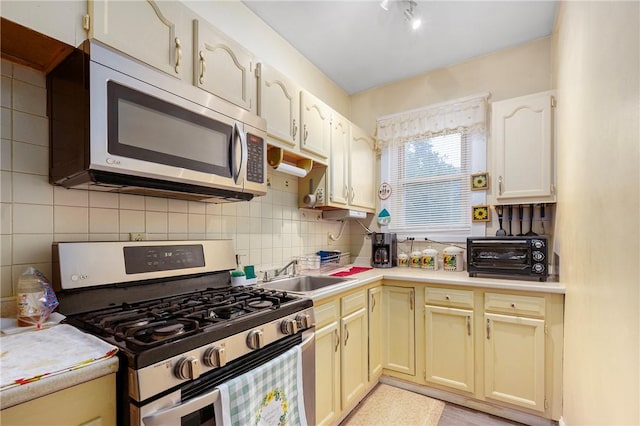 38 Pembroke Ave, Providence, RI 02908 - photo 5