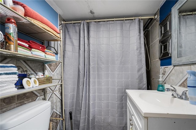 236 Vermont Ave, Providence, RI 02905 - full bath with vanity and a shower with curtain