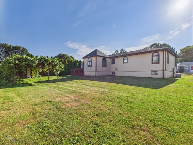 128 Arbor Ter, Tiverton, RI 02878 - back of property with a yard