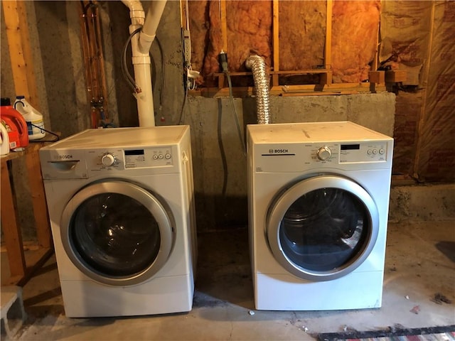 2 Marywood Ln, Cumberland, RI 02864 - laundry area featuring washer and dryer