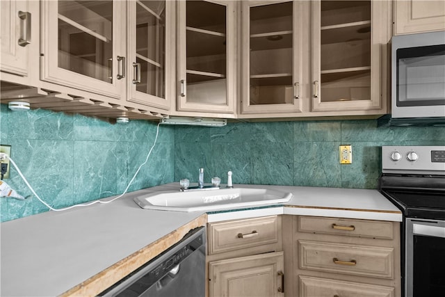 553 Bellevue Ave Unit 14, Newport, RI 02840