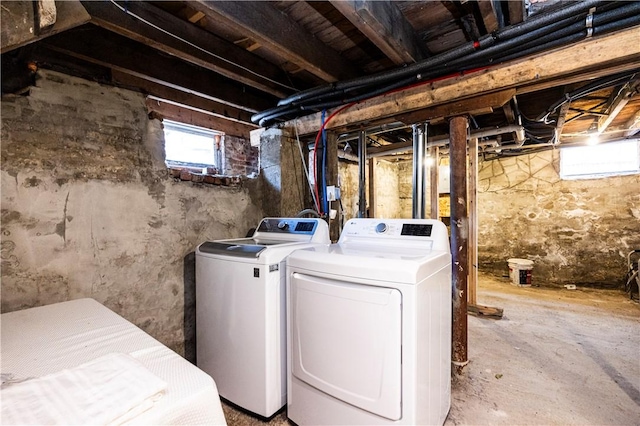 15 Wendell St, Providence, RI 02909 - laundry room with washer and clothes dryer